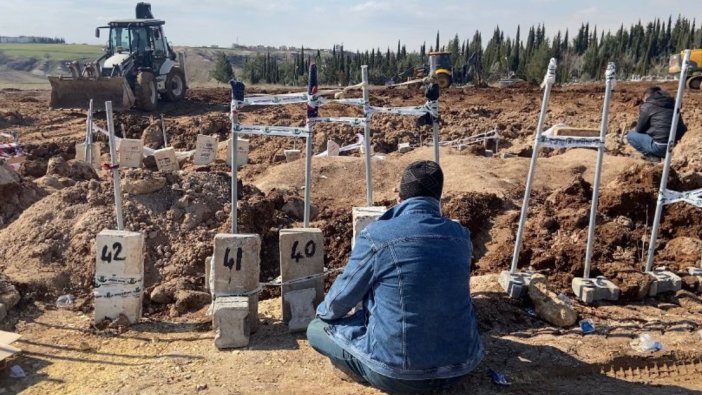 Buna yürek mi dayanır! Numaralanarak defnediliyorlar