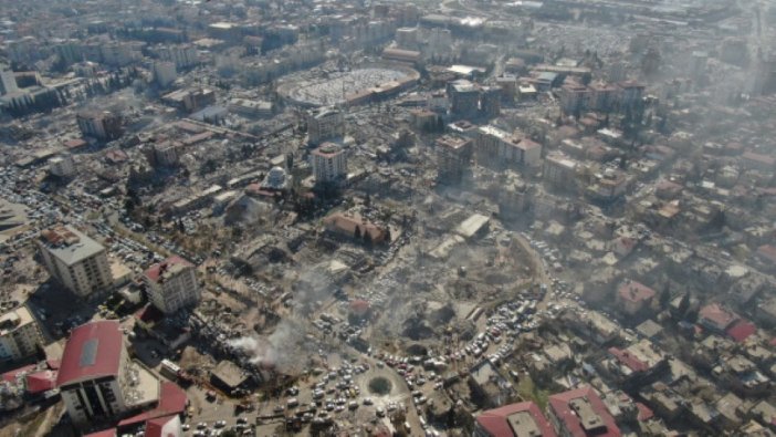 Depremde yıkılan binalara ilişkin 4 şüpheli gözaltına alındı