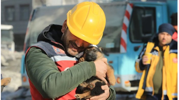 Depremde 124 saat sonra yürekleri ısıtan an!