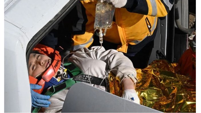 Depremden 248 saat sonra enkazdan sağ çıkarıldı