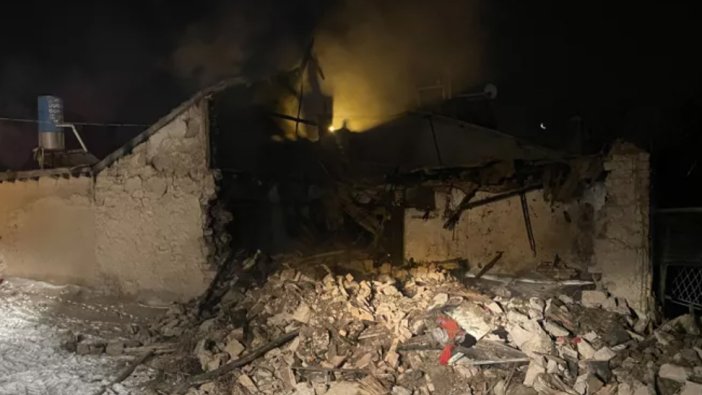 Depremden kaçan aile yangında öldü