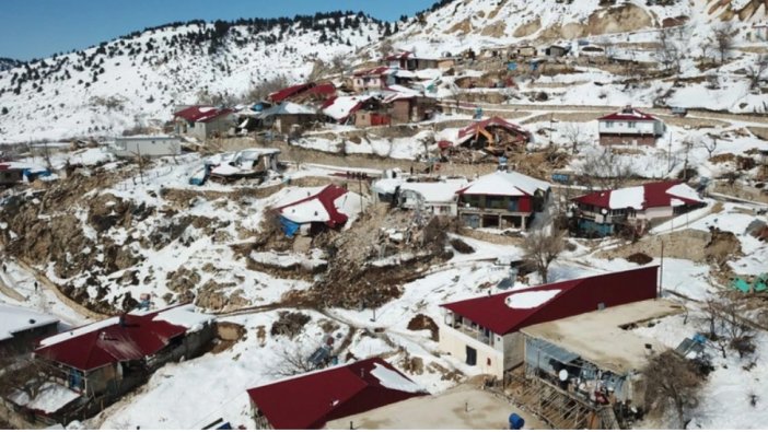 Zirvedeki dağ köyünde 130 evden sadece 20 ev kaldı