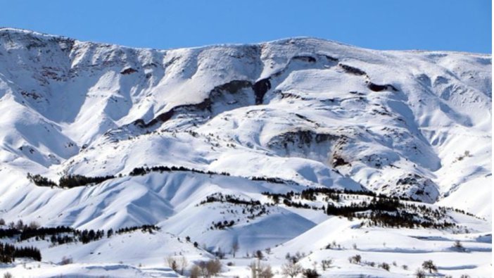Deprem, Doğanşehir'deki Kızılzarf Dağı’nı ikiye ayırdı