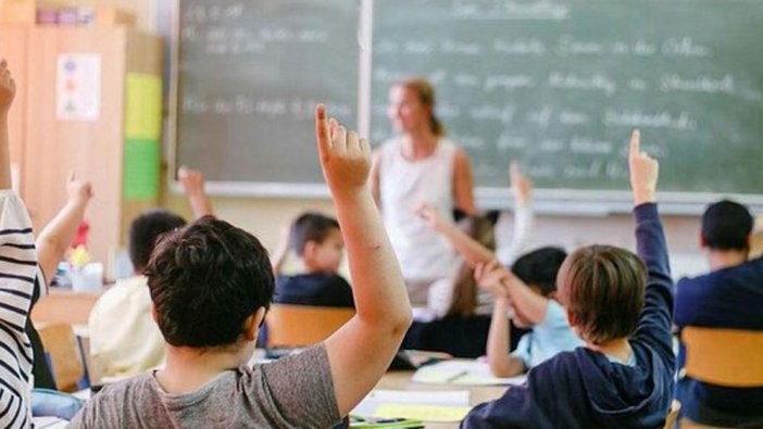 Depremin ardından 71 ilde ders zili çaldı