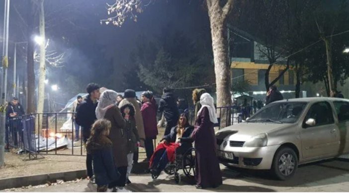 Hatay'da 6.4 büyüklüğünde deprem: 4 ölü 294 yaralı