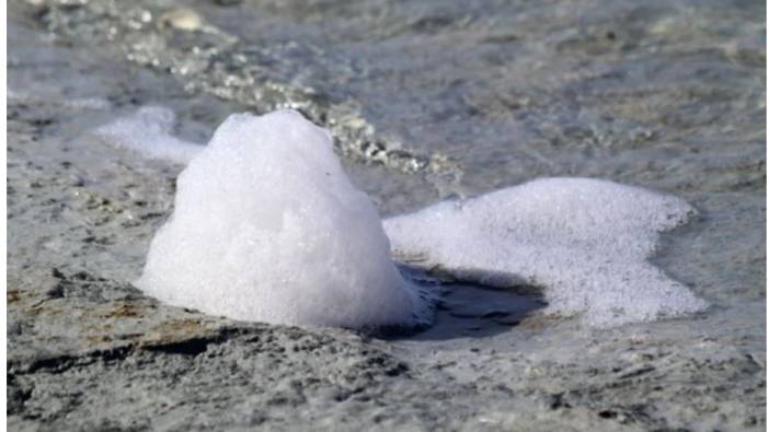 Burdur Gölü’nde köpüklenme! Halk tedirgin