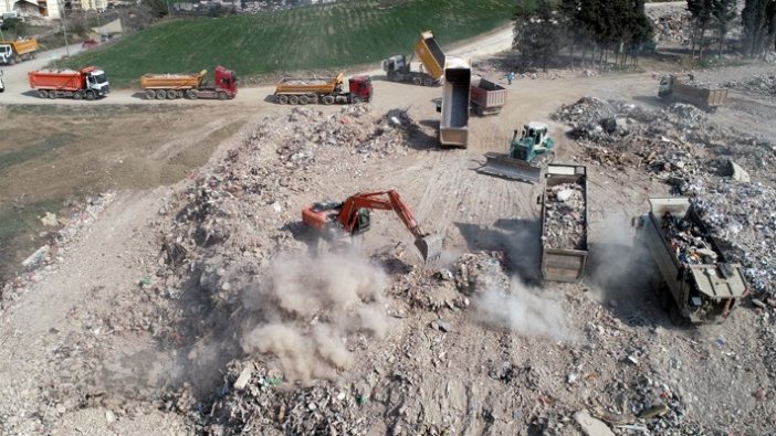 Enkaz kaldırma işi sabıkalı şirkete gitti