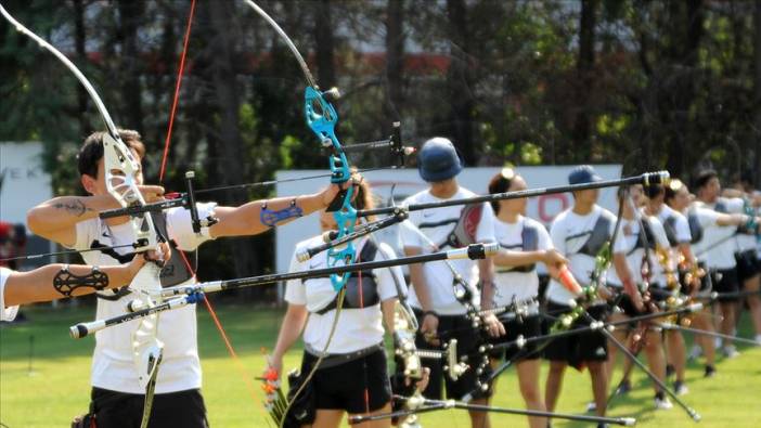 Depremzede başını sokacak çadır belediye okçuluk derdinde