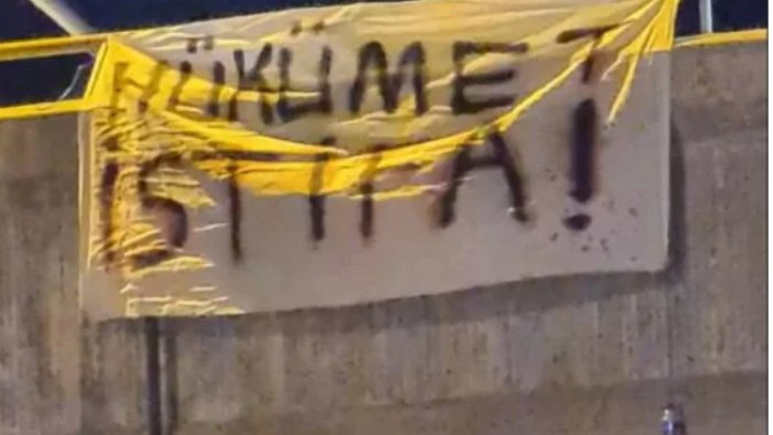 Erdoğan'ın geçtiği yola istifa pankartı astılar