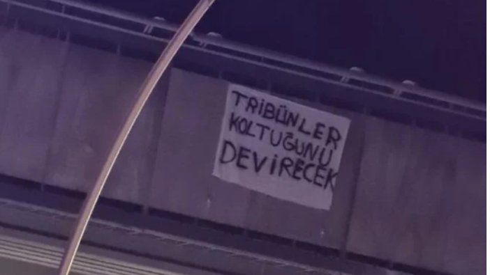 'Tribünler koltuğunu devirecek' pankartı gündem oldu