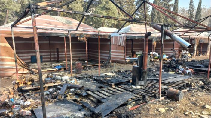 Depremzedeleri bir de yangın vurdu: 7 çadır yandı, 2 yaralı