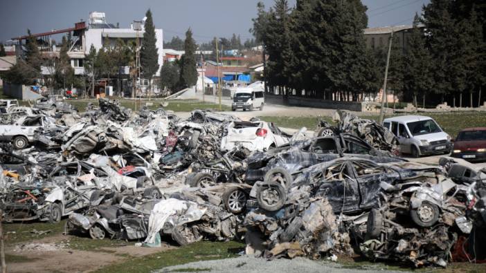 Hatay'da yüzlerce otomobilden oluşan araç mezarlığı