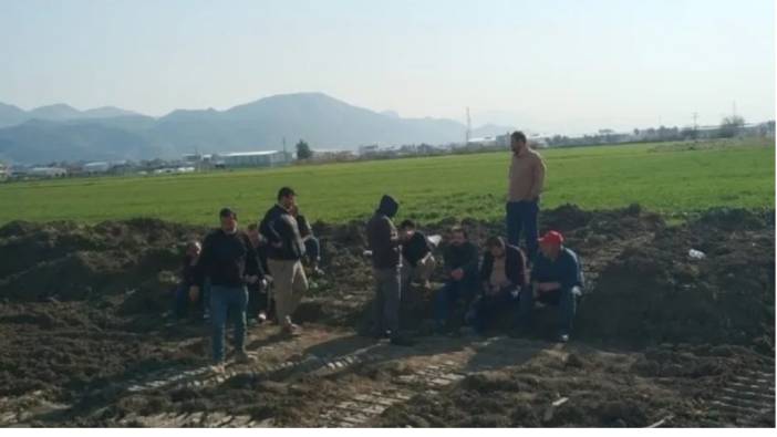 Depremzede çiftçilerin ekili tarlasına konteyner kent