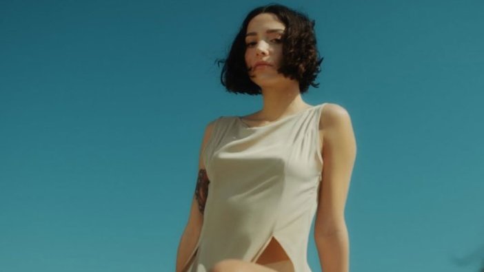 Zeynep Bastık'ın videosu yayından kaldırıldı: Ünlü sanatçıya binlerce lira para cezası kesildi!