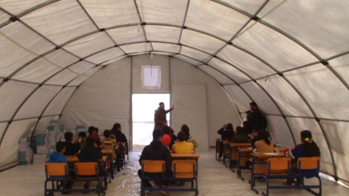 Depremde ailesini kaybeden öğrencilere burs verilecek