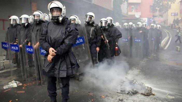 Depremin 4’üncü günü biber gazı ihalesi