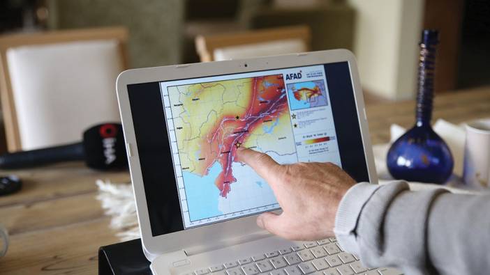 Uzman isimden korkutan deprem tahmini: Tarih vererek uyardı!