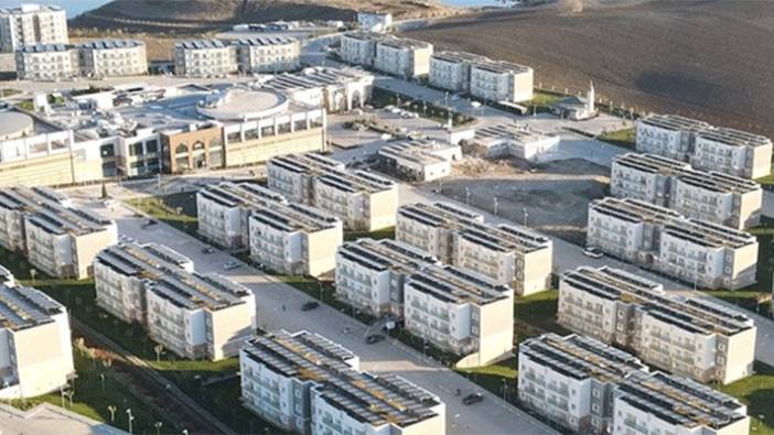 Menzil Cemaati’nin köyünde 1100 depremzede çocuk