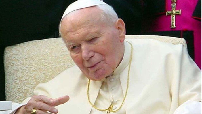 Papa çocuk istismarına göz yummuş!