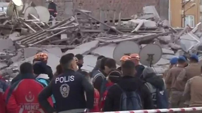 Malatya'da 5 katlı bina çöktü