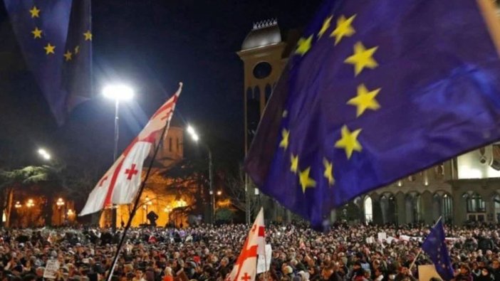 Gürcistan'da protestolar sonuç verdi: 'Yabancı ajan yasa tasarısı'nda geri adım