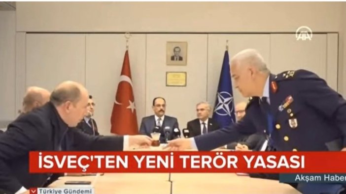 TSK'nın NATO temsilcisi Korgeneral masadaki boş bardakları topladı