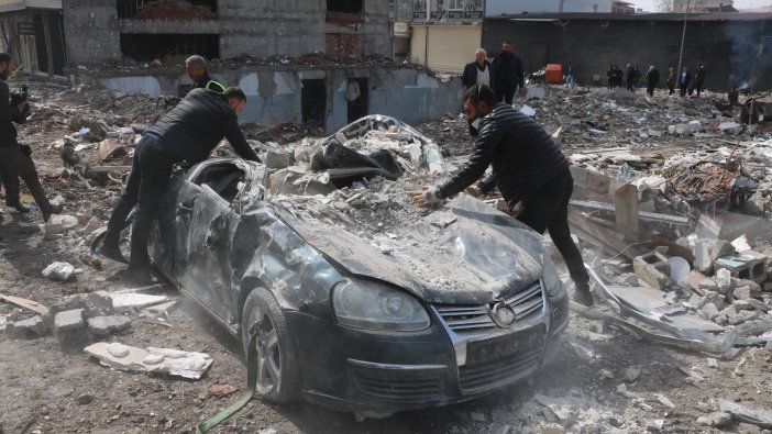 Enkazdan böyle çıkardılar