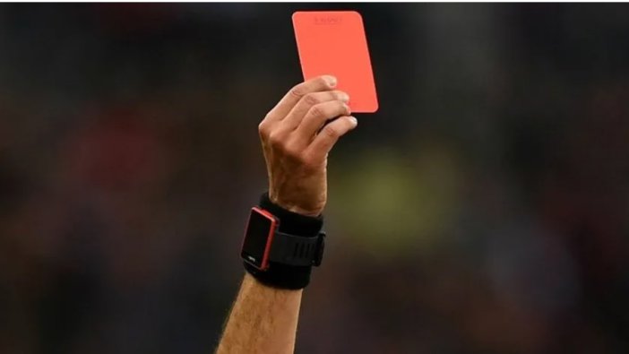 Kırmızı kart gören futbolcu devlete vergi ödeyecek