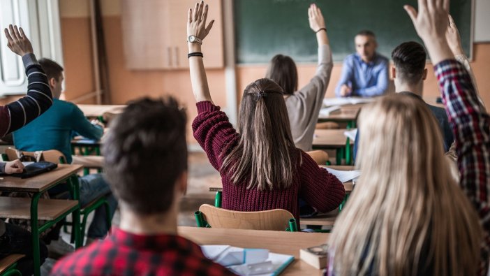 Deprem bölgesinden 242 bin öğrenci nakledildi