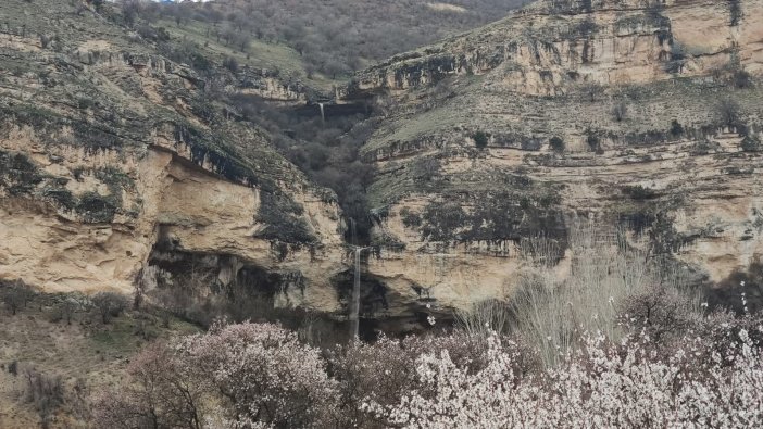 Bereketi simgeleyen Kişnikar şelalesi akmaya başladı