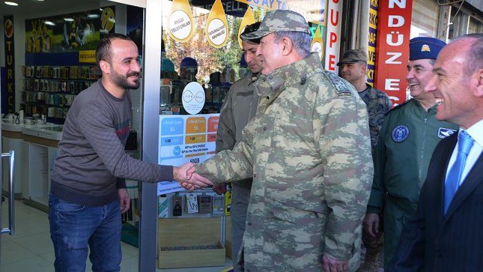 Org. Akar Yüksekova'da esnafı ziyaret etti