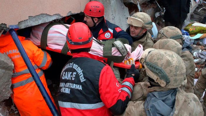 Prof. Dr. Tutar enkazdan çıkan kişilere ilişkin büyük tehlikeyi açıkladı