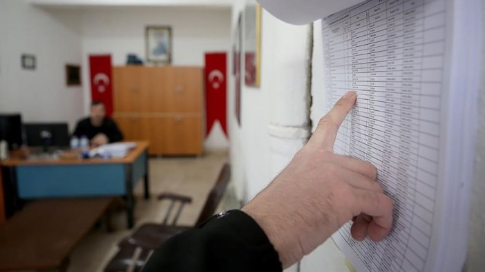 Seçmen listeleri askıya çıkarıldı