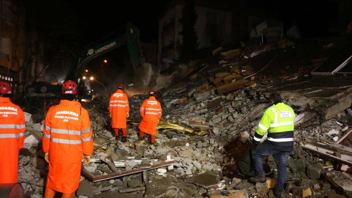 Adıyaman'da 4 katlı bina çöktü