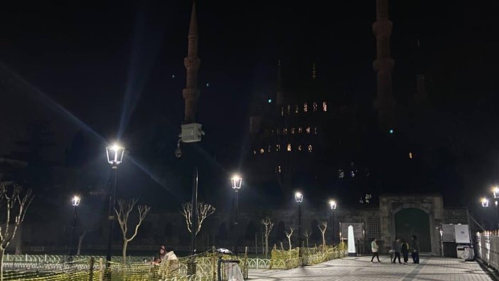 Dünya Saati’nde ışıklar depremzedeler için kapatıldı