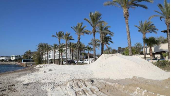 Sahile beyaz kum döken otelin çalışması durduruldu