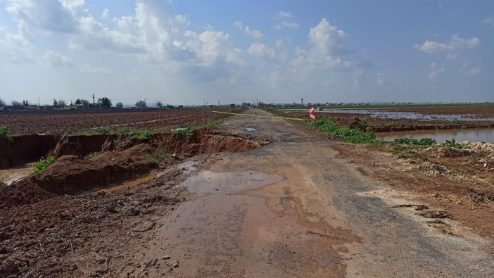 Akçakale-Suruç Karayolu'na sel engeli