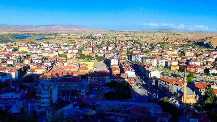 Nevşehir'de icradan satılık kargir ev ve arsası