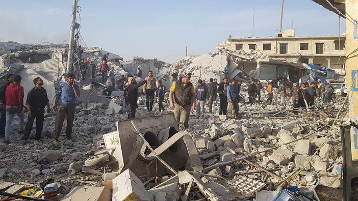 Halep'te pazar yerine hava saldırısı: 10 ölü