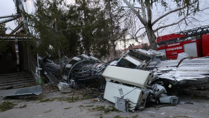 Erzincan'da fırtına yıktı geçti