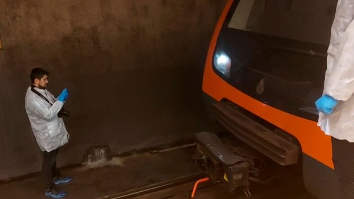 İstanbul'da metro istasyonunda intihar