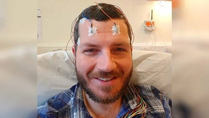 10 yıl sonra dinlediği şarkıyla geçmişini hatırladı