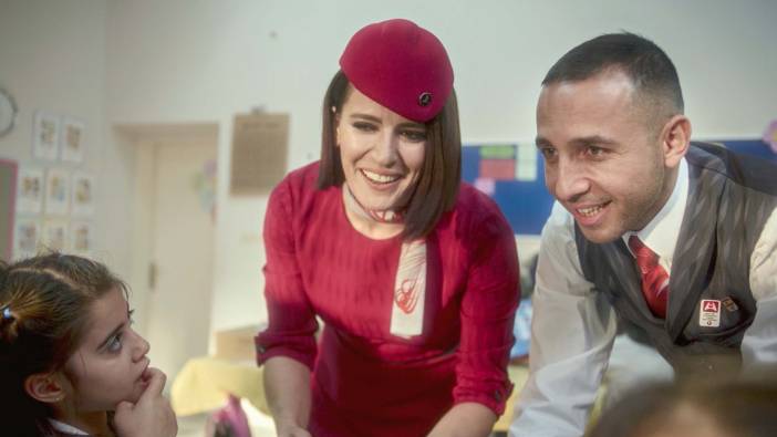 Kabin memurlarının çantaları depremzede çocuklara bot oldu