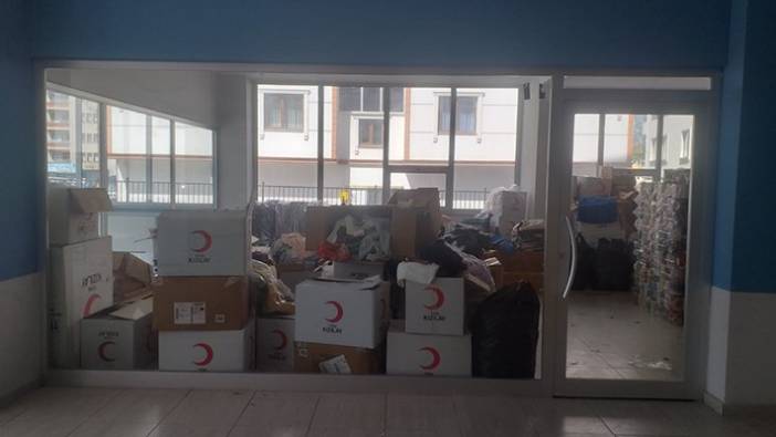 Kızılay’ın yardım kolileri cemaat yurdundan çıktı