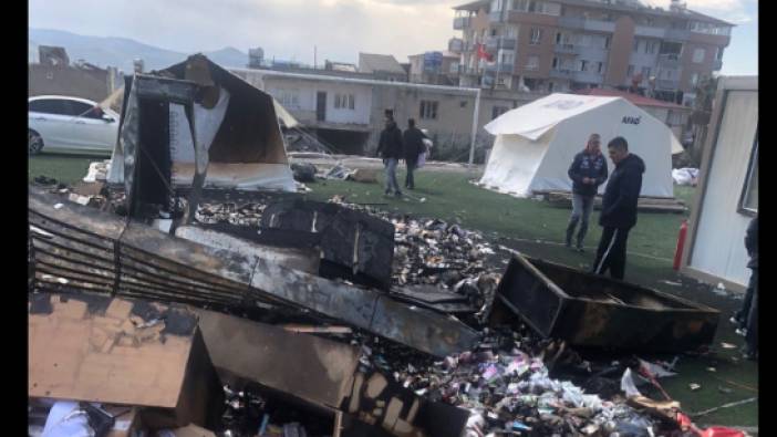 Sahra eczanesinde yangın: İlaçlar yandı