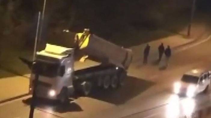 Hafriyat kamyonunun çarptığı üst geçit yeniden yapılacak