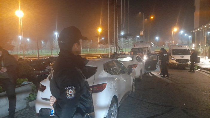 Zeytinburnu'nda otomobilde ölü bulundu