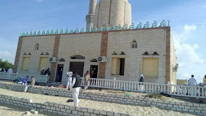 Mısır'da camiye bombalı saldırı