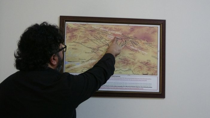 Deprem Uzmanı Akbayram: ''7.5 Km'lik fay 7.2 deprem üretecek''