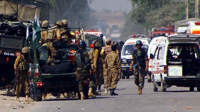 Pakistan'da bombalı saldırı: 2 asker öldü